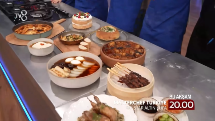 masterchef-altin-kupa-3-eleme-adayi-kim-oldu-dokunulmazligi-hangi-takim-kazandi-1765482475156.png Masterchef Altın Kupa 4. eleme adayı