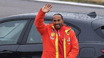 Hamilton Ferrari ile ilk turunu attı