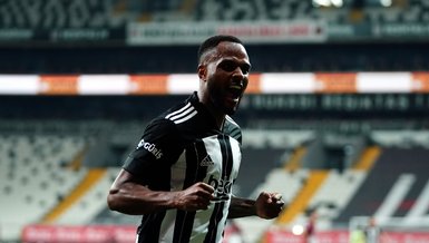 Besiktas on brink of Super Lig title with 7-0 win, Larin on fire