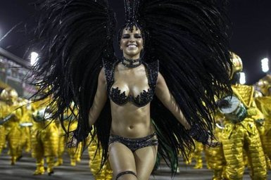Rio Karnavalı’nda dev langırt