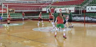 Karşıyaka filede evinde terliyor