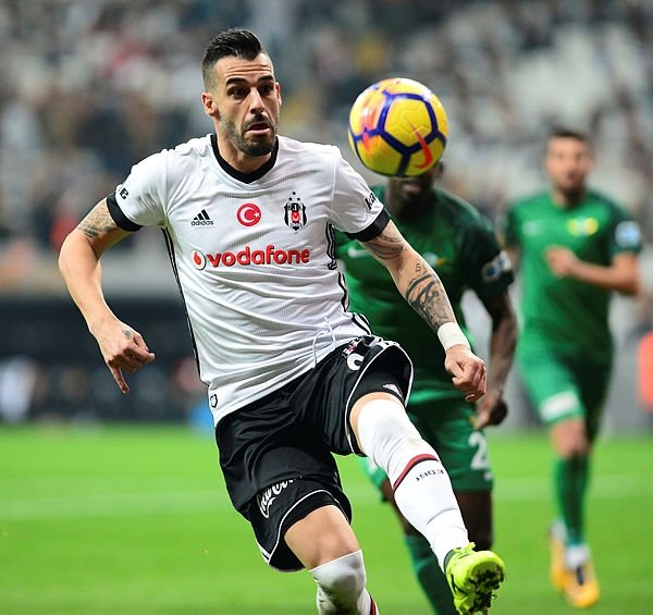 Beşiktaş'ta Love ve Negredo kararı