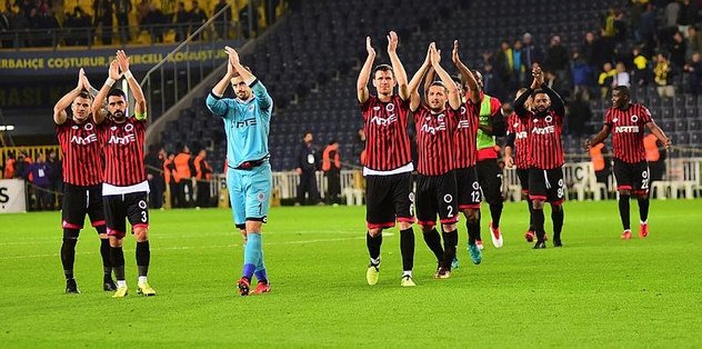 G.Birliği taraftarı, takımına olan aşkını türküyle haykırdı