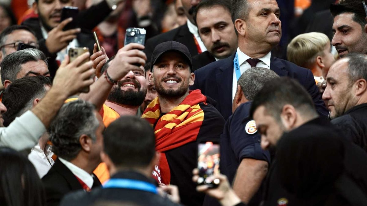 Mertens Cimbom’u özlüyor