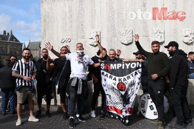 BEŞİKTAŞ HABERLERİ- Beşiktaş taraftarı Ajax maçı öncesi Dam Meydanı’nda toplandı! İşte o görüntüler