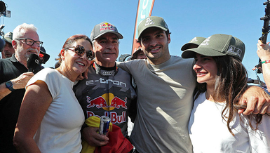 Şampiyon Carlos Sainz