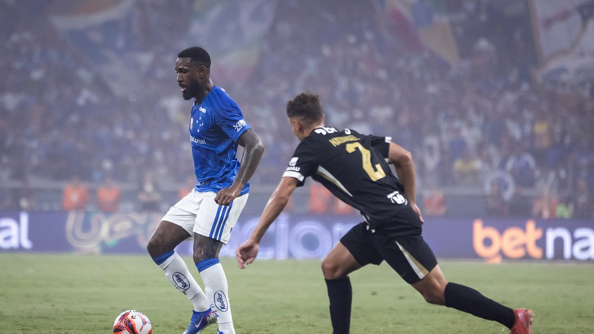 Cruzeiro-Atletico Mineiro maçında ortalık savaş alanına döndü!