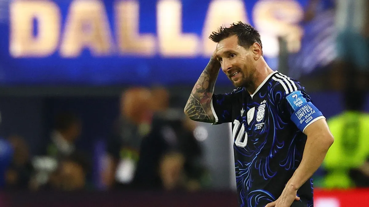 Messi şaşkınlığını gizleyemedi! Metal dedektörle aradılar... | İZLE