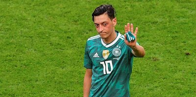 Kick it out'tan Mesut Özil'e destek