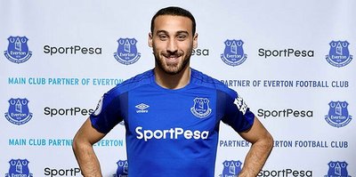 Everton signs Turkish striker Cenk Tosun