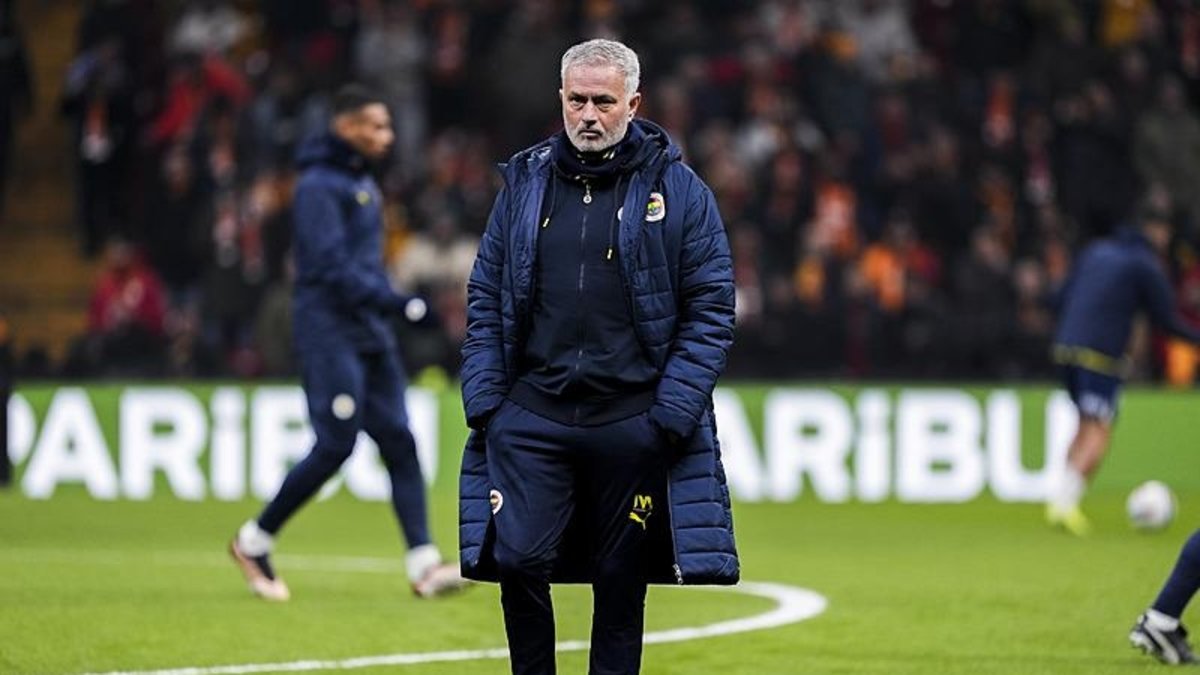 Fenerbahçe'de Jose Mourinho'dan Okan Buruk sorusuna dikkat çeken yanıt!