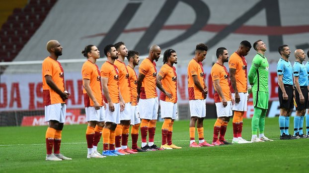 Galatasaray'da kritik saatler! 4 futbolcu haber bekliyor #