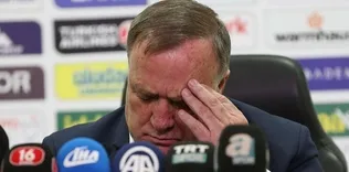 Advocaat’tan ayrılık kararı