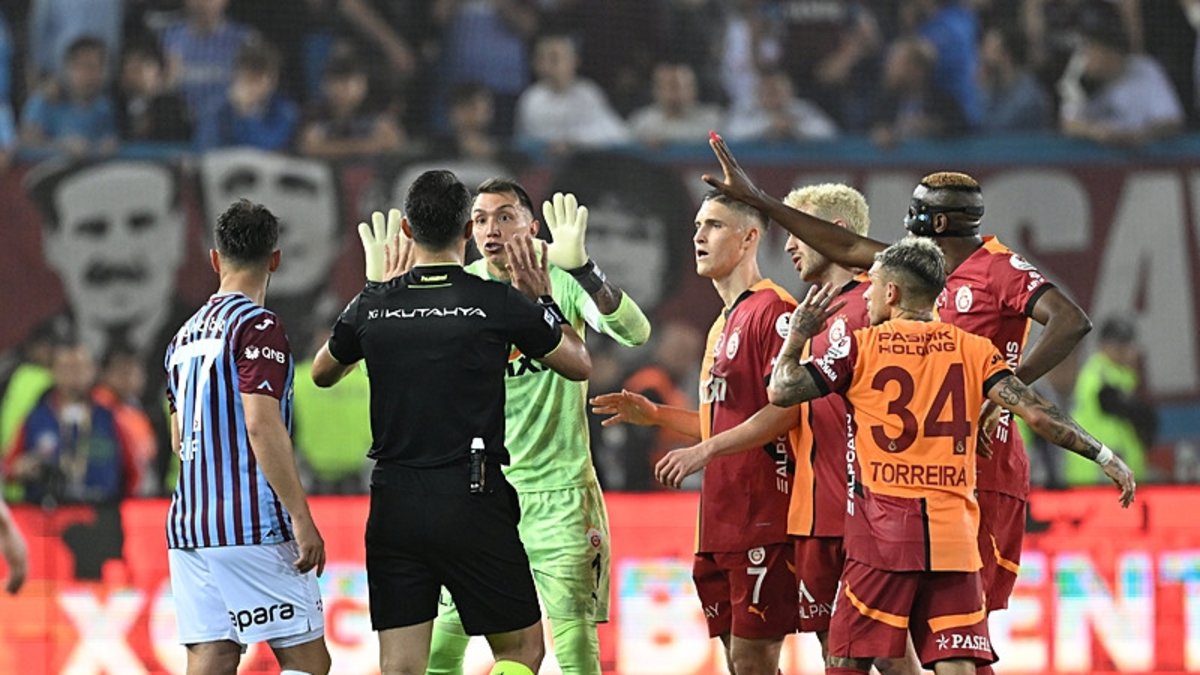 Ahmet Çakar Trabzonspor-Galatasaray maçına damga vuran pozisyonu değerlendirdi! Ahmet Çakar Trabzonspor-Galatasaray maçına damga vuran pozisyonu değerlendirdi!