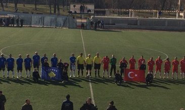Türkiye ve Kosovalı futbol veteranları dostluk maçında buluştu