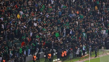 Kocaelispor-Sakaryaspor maçında gerginlik!