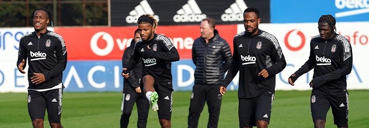Besiktas Sporting Lizbon Canli Besiktas Sporting Maci Hangi Kanalda Canli Yayinlanacak Besiktas Sampiyonlar Ligi Maci Saat Kacta Bilet Fiyatlari Ve Muhtemel 11 Ler Fotomac
