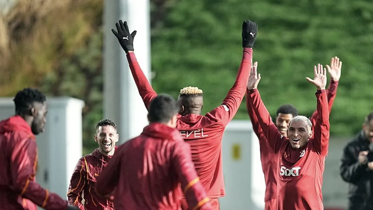 Galatasaray Beşiktaş derbisine hazır! Osimhen ve Sanchez...