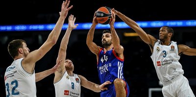 Anadolu Efes yenilgiyle başladı