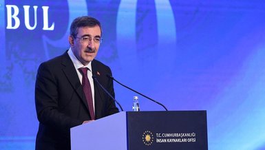 Cumhurbaşkanı Yardımcısı Cevdet Yılmaz Eczacıbaşı Dynavit ve VakıfBank'ı kutladı