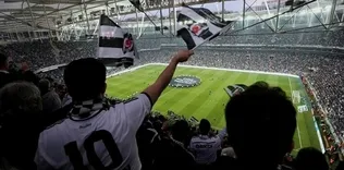 Kartal evini özlüyor