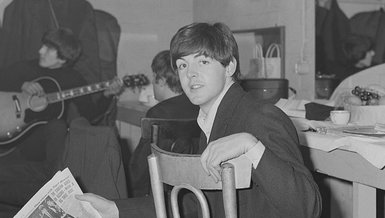 Paul McCartney'nin el yazısıyla yazdığı şarkı sözü 910 bin dolar! The Beatles...