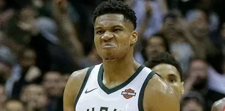 Antetokounmpo’dan kariyer rekoru