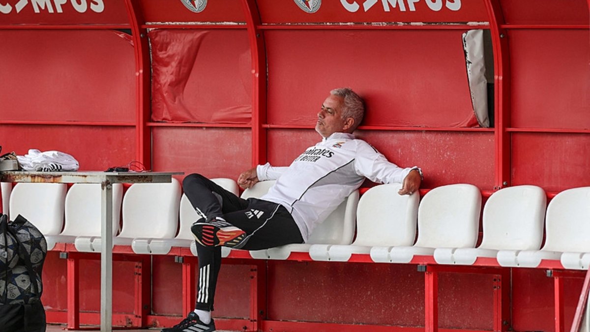 Benfica'da Jose Mourinho pişmanlığı! Evdeki hesap çarşıya uymadı Benfica'da Jose Mourinho pişmanlığı! Evdeki hesap çarşıya uymadı