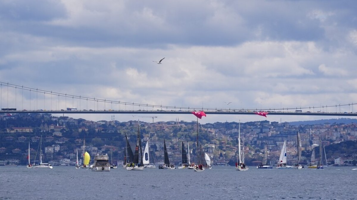 Cumhurbaşkanlığı 7. Uluslararası Yat Yarışları'nın ilk etabı Ulusal Egemenlik Kupası'nın startı verildi