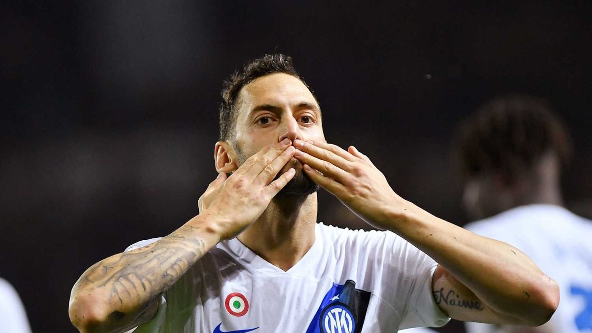 Hakan Çalhanoğlu Galatasaray'a transfer olacak mı? Yönetim harekete geçti
