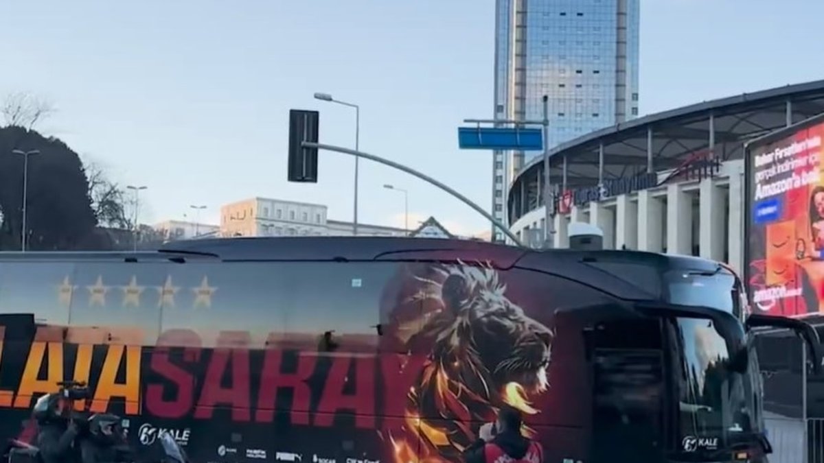 Galatasaray kafilesi Tüpraş Stadyumu'na geldi