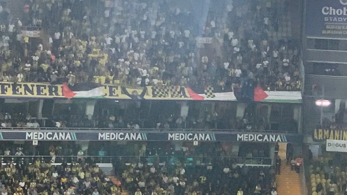 Fenerbahçeli taraftarlar Filistin’i unutmadı!