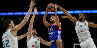 Anadolu Efes yenilgiyle başladı