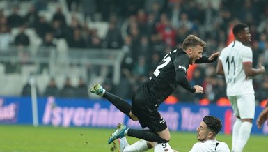 Yasin’i VAR’dan izleyip attı