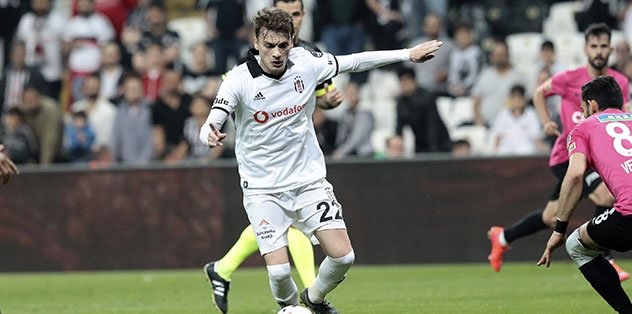 Ljajic kalıyor