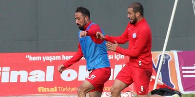 Elaziz Belediyespor’da 2 futbolcu ile yollar ayrıldı