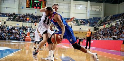 Anadolu Efes 100'ledi!