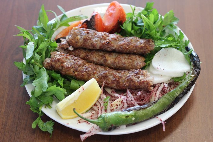 urfa-kebap-tarifi-urfa-kebap-nasil-yapilir-evde-urfa-kebap-malzemeleri-yapilisi-ve-puf-noktalari-1664271922038.jpeg