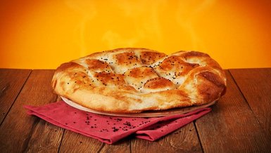 RAMAZAN PİDESİ TARİFİ | Evde çıtır çıtır, susamlı, çörek otlu pide yapımı - Pide hamuru malzemeler, tarifi ve yapılışı