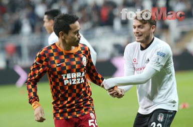 Beşiktaş-Galatasaray mücadelesinden kareler