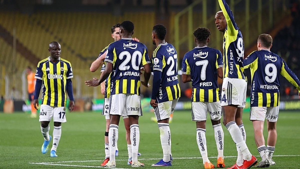 Fenerbahçe evinde RAMS Başakşehir'i mağlup etti! Zirveyle puan farkı 4'e indi