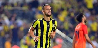 Soldado gözünü derbiye dikti