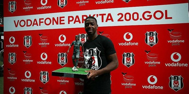 Beşiktaş'tan Diaby’e 200. gol ödülü