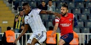 Emenike tribünleri ikiye böldü