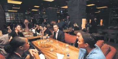 Kraliçelere övgü dolu sözler