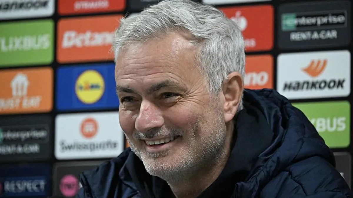 Jose Mourinho Burak Kapacak'ın saçlarını kesti