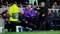 Jose Mourinho beraberlik golünün mimarı olan top toplayıcı çocuğu...