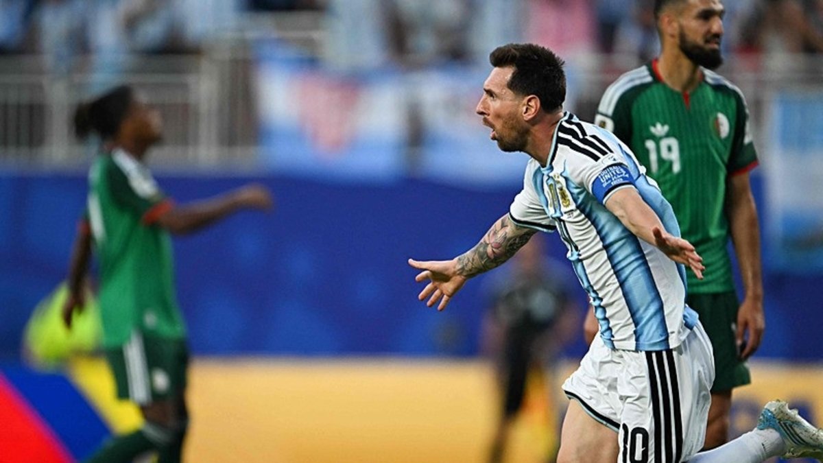 Lionel Messi'den Cezayir'e hat-trick! Klose'yi yakalamayı başardı