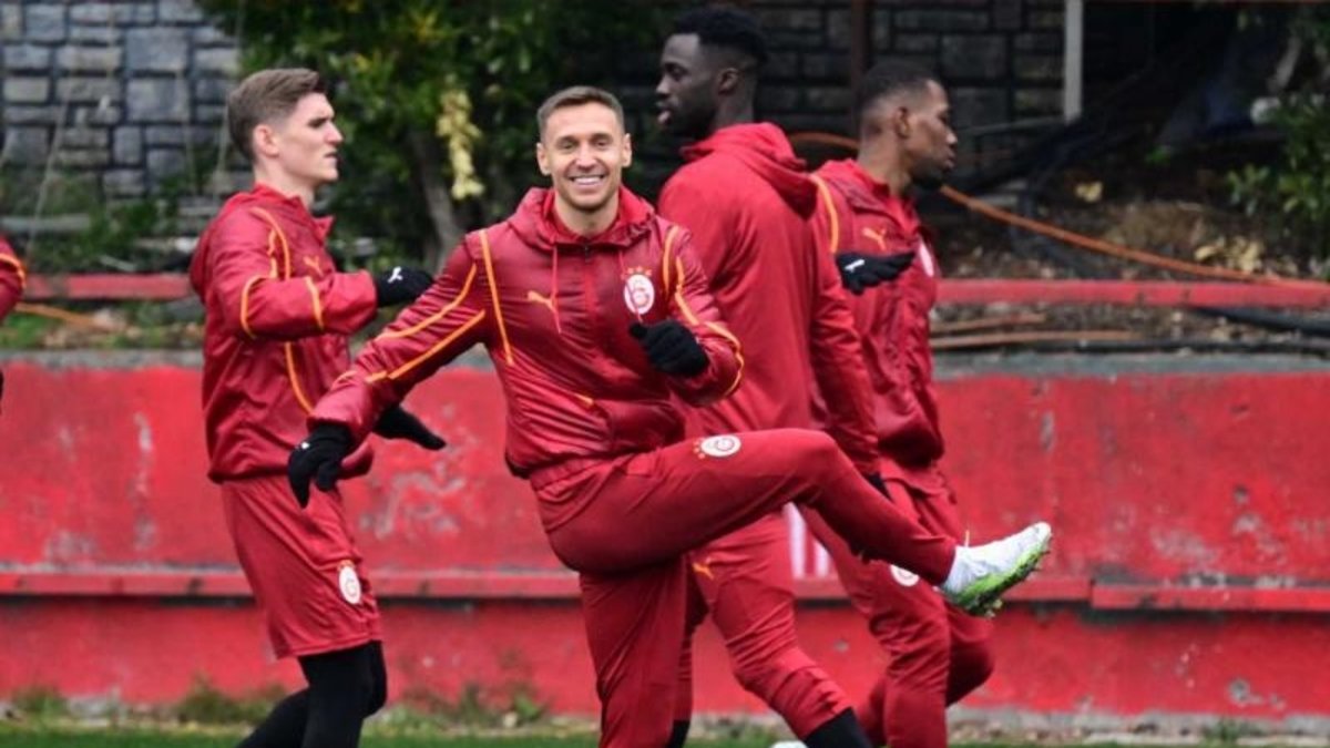 TRANSFER HABERİ - Galatasaray'da flaş ayrılık kararı! Menajeri görüşmeye çağrıldı TRANSFER HABERİ - Galatasaray'da flaş ayrılık kararı! Menajeri görüşmeye çağrıldı