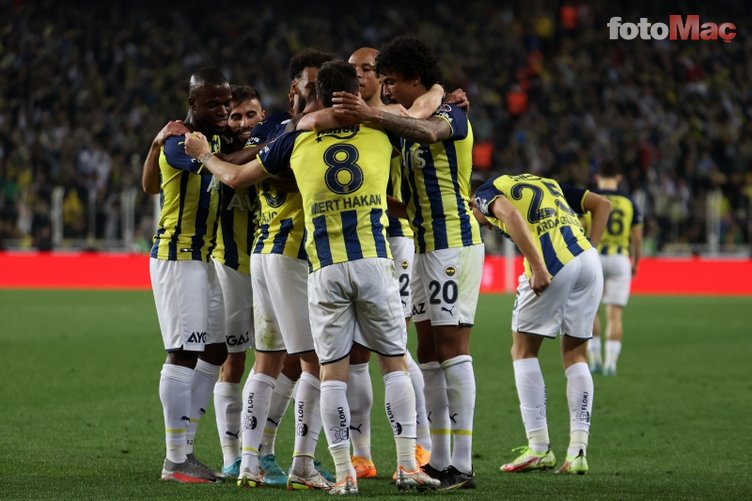 Fenerbahçe'de hoca karmaşası! Yönetim ikiye bölündü